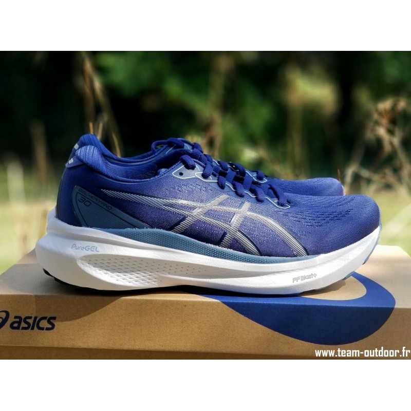 asics universel homme