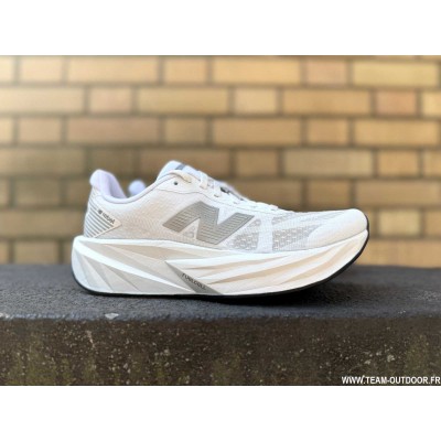 NEW BALANCE FuelCell Rebel...