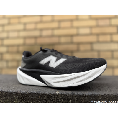 NEW BALANCE FuelCell Rebel...