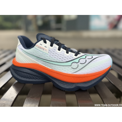 SAUCONY Endorphin Azura...