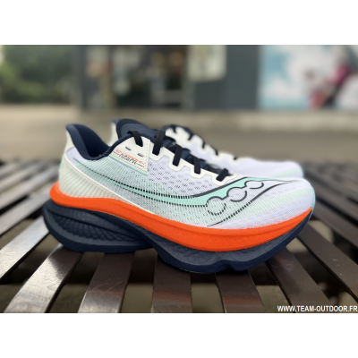 SAUCONY Endorphin Azura...