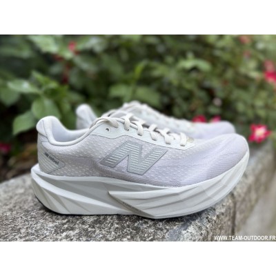 NEW BALANCE FuelCell Rebel...