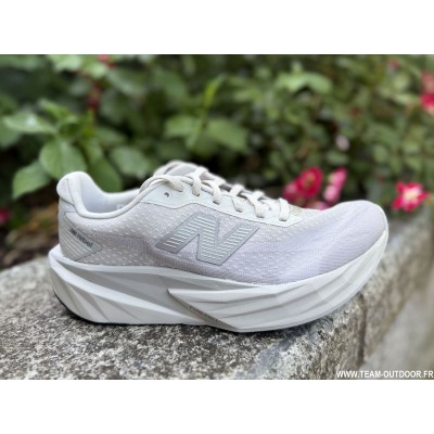 NEW BALANCE FuelCell Rebel...