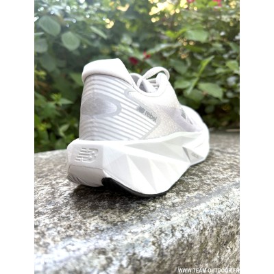 NEW BALANCE FuelCell Rebel...