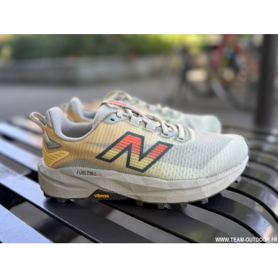 NEW BALANCE FuelCell Rebel...