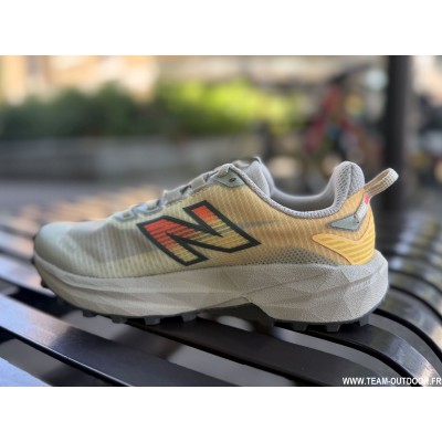 NEW BALANCE FuelCell Rebel...